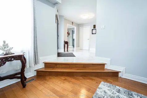 32 Madrid Crescent Brampton ON L6S 2X4