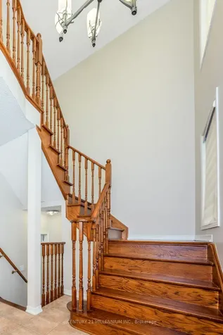 15 Tundra Swan Road Brampton ON L6R 3L4