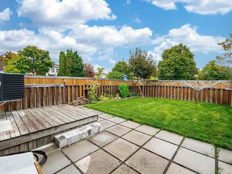 35 Scottsdale Court Brampton ON L6W 3R8