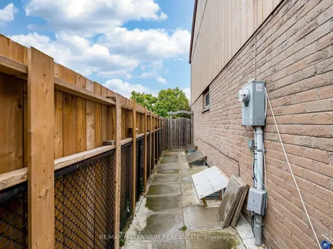 35 Scottsdale Court Brampton ON L6W 3R8