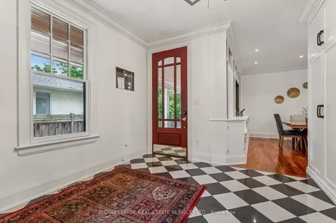 335 Lakeshore Road W Oakville ON L6K 1G3