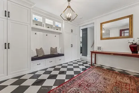 335 Lakeshore Road W Oakville ON L6K 1G3