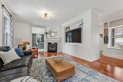 335 Lakeshore Road W Oakville ON L6K 1G3