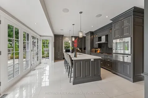 335 Lakeshore Road W Oakville ON L6K 1G3