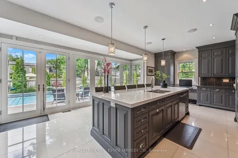 335 Lakeshore Road W Oakville ON L6K 1G3