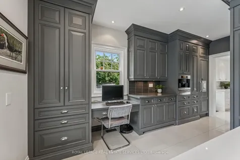 335 Lakeshore Road W Oakville ON L6K 1G3