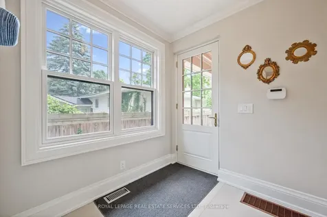 335 Lakeshore Road W Oakville ON L6K 1G3