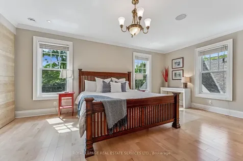 335 Lakeshore Road W Oakville ON L6K 1G3