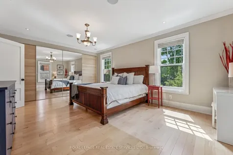 335 Lakeshore Road W Oakville ON L6K 1G3