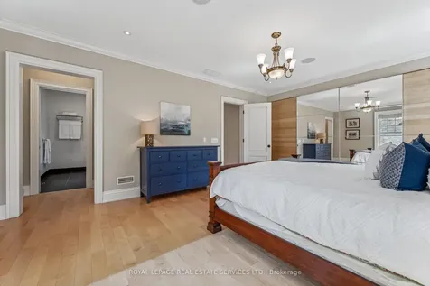 335 Lakeshore Road W Oakville ON L6K 1G3