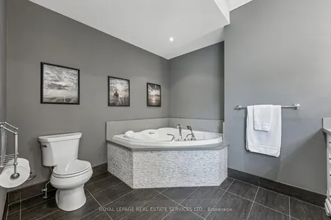 335 Lakeshore Road W Oakville ON L6K 1G3