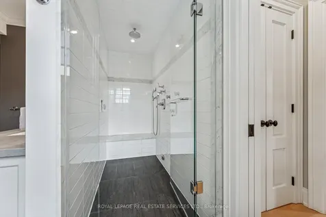 335 Lakeshore Road W Oakville ON L6K 1G3