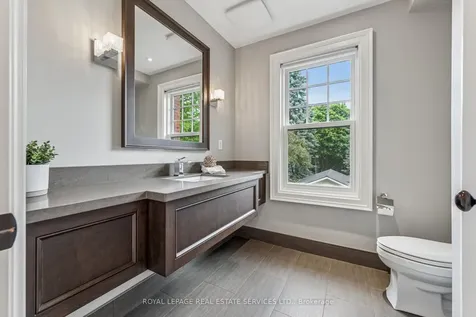 335 Lakeshore Road W Oakville ON L6K 1G3