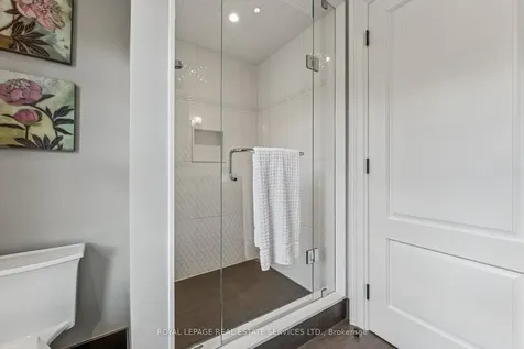 335 Lakeshore Road W Oakville ON L6K 1G3