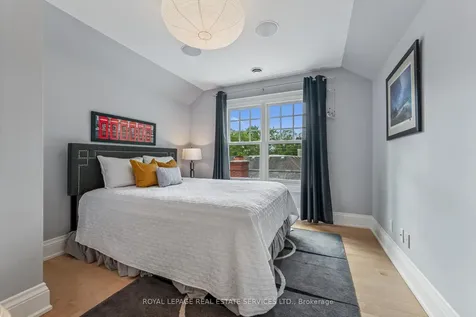 335 Lakeshore Road W Oakville ON L6K 1G3