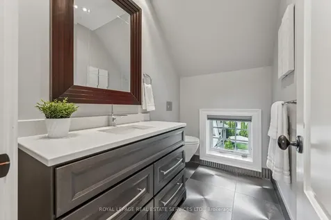 335 Lakeshore Road W Oakville ON L6K 1G3
