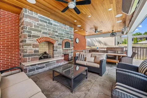 335 Lakeshore Road W Oakville ON L6K 1G3