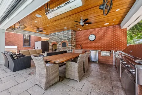 335 Lakeshore Road W Oakville ON L6K 1G3