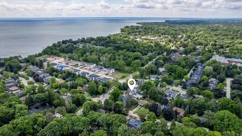 335 Lakeshore Road W Oakville ON L6K 1G3