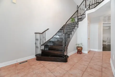 39 Rattlesnake Road Brampton ON L6R 3B9