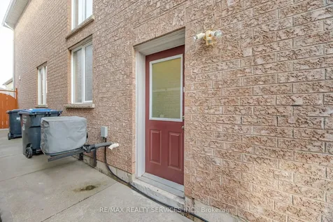 39 Rattlesnake Road Brampton ON L6R 3B9