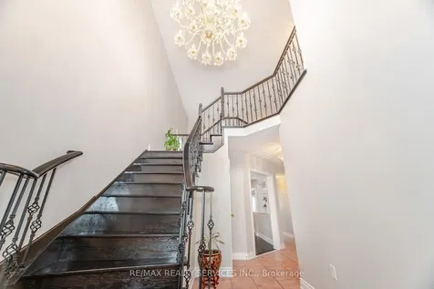 39 Rattlesnake Road Brampton ON L6R 3B9