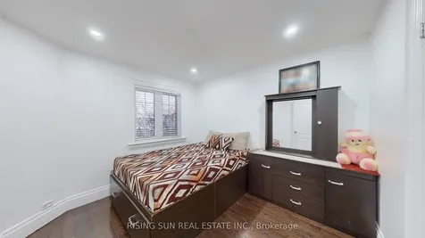 20 Bramoak Crescent Brampton ON L7A 1T7