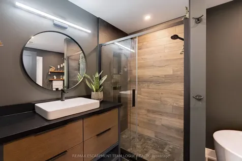 258 Gardenview Drive Burlington ON L7T 1K4