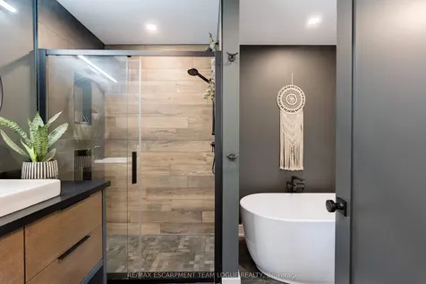 258 Gardenview Drive Burlington ON L7T 1K4