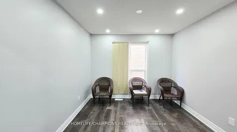 15 Redfinch Way N Brampton ON L7A 2B2