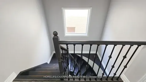 15 Redfinch Way N Brampton ON L7A 2B2