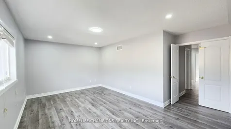 15 Redfinch Way N Brampton ON L7A 2B2