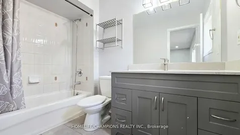 15 Redfinch Way N Brampton ON L7A 2B2