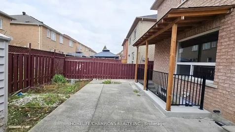 15 Redfinch Way N Brampton ON L7A 2B2