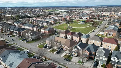 15 Redfinch Way N Brampton ON L7A 2B2