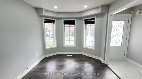 15 Redfinch Way N Brampton ON L7A 2B2