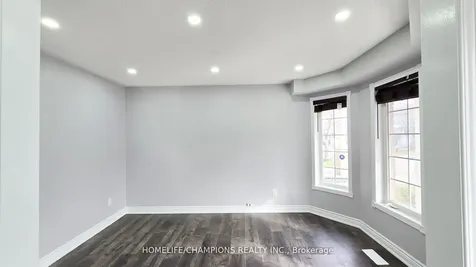 15 Redfinch Way N Brampton ON L7A 2B2