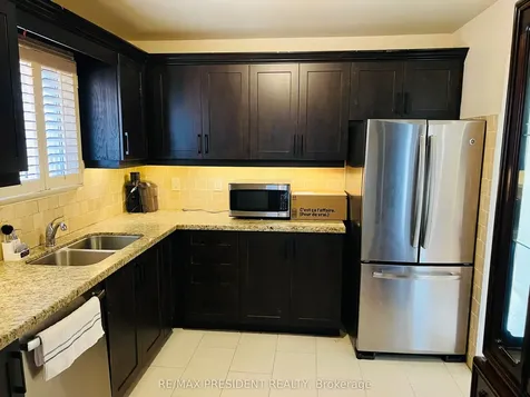 41 Stalbridge Avenue Brampton ON L6Y 4H1