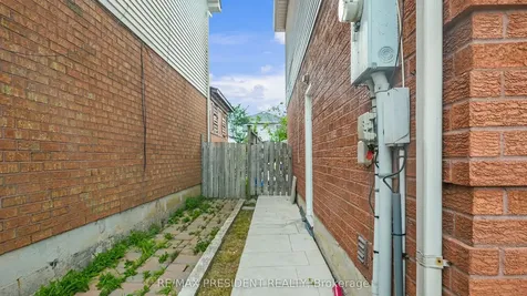 41 Stalbridge Avenue Brampton ON L6Y 4H1