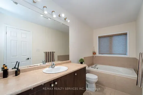 11 Hoover Road Brampton ON L7A 4L2