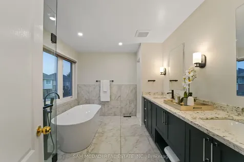 3619 Waterfall Crescent Mississauga ON L5N 8G8