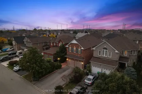 3619 Waterfall Crescent Mississauga ON L5N 8G8