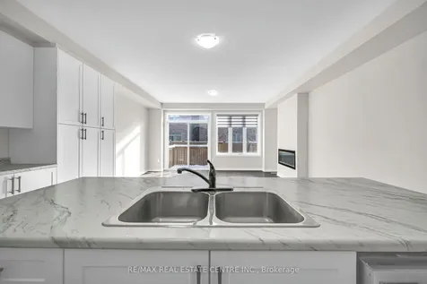 11 Donald Ficht Crescent Brampton ON L7A 5H8