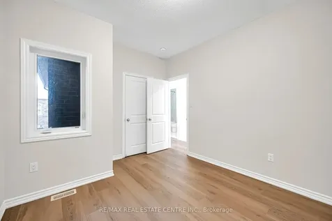 11 Donald Ficht Crescent Brampton ON L7A 5H8