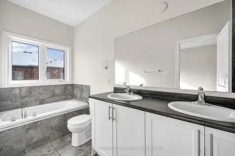 11 Donald Ficht Crescent Brampton ON L7A 5H8