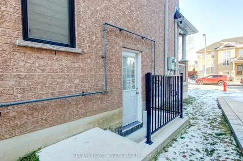 38 Cape Dorset Crescent Brampton ON L6R 3L2