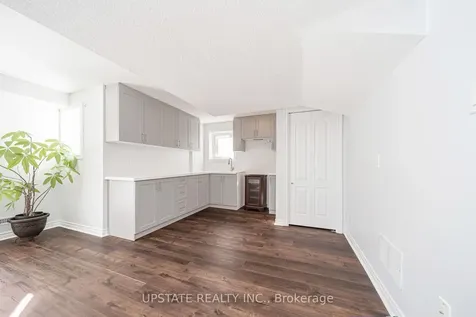 10 Agincourt Circle Brampton ON L6X 2M4