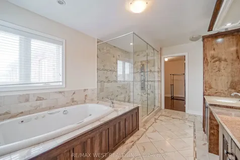 23 Vespahills Crescent Brampton ON L6P 2V2