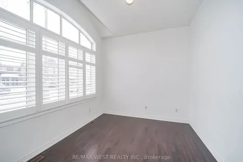 23 Vespahills Crescent Brampton ON L6P 2V2