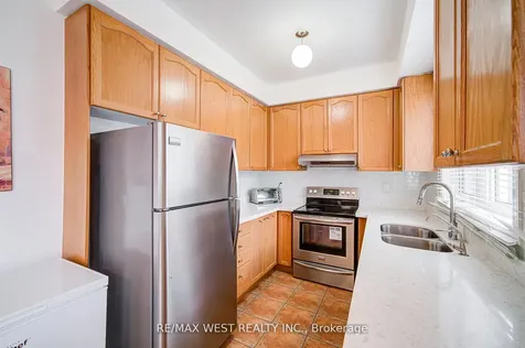 12 Eaglefield Gate Brampton ON L7A 3S2